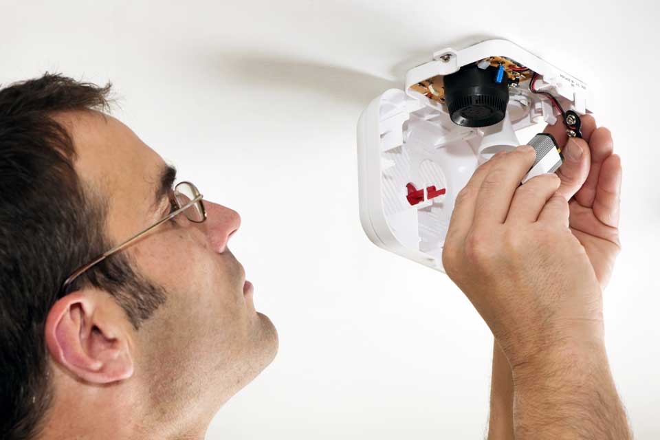 smoke-detector-sm Συμβατικά συστήματα πυρανίχνευσης